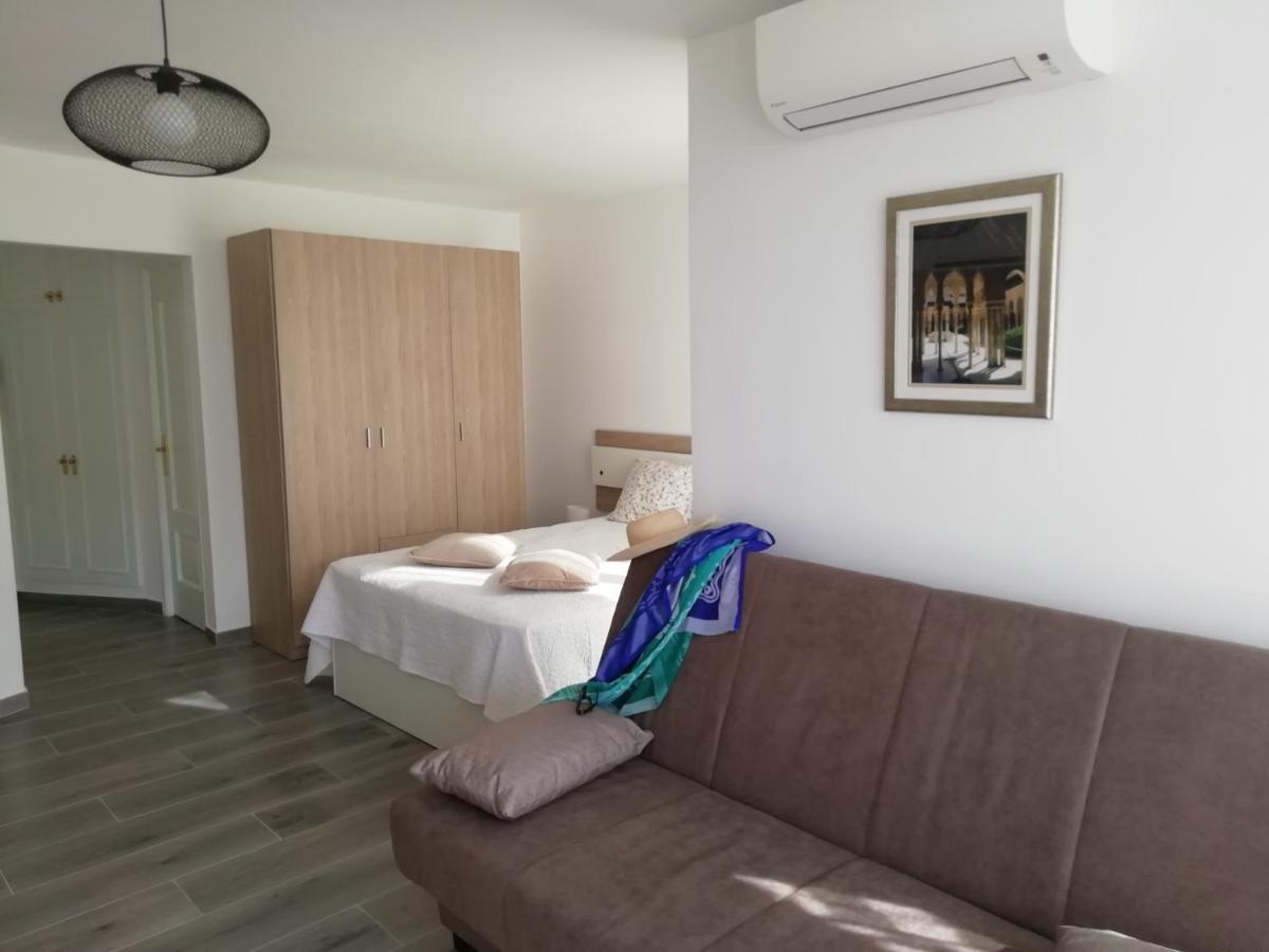 Pitaya Apartment อัลการ์โรโบ คอสตา ภายนอก รูปภาพ